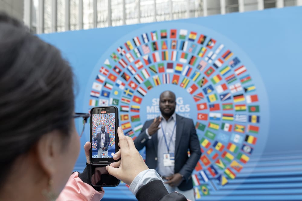 Making sense of reports (World Bank Photos)