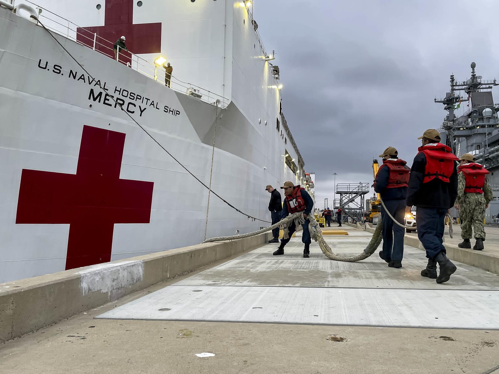 UNSN Mercy sails from San Diego, California, in 2022 (Sang Kim/US Navy)