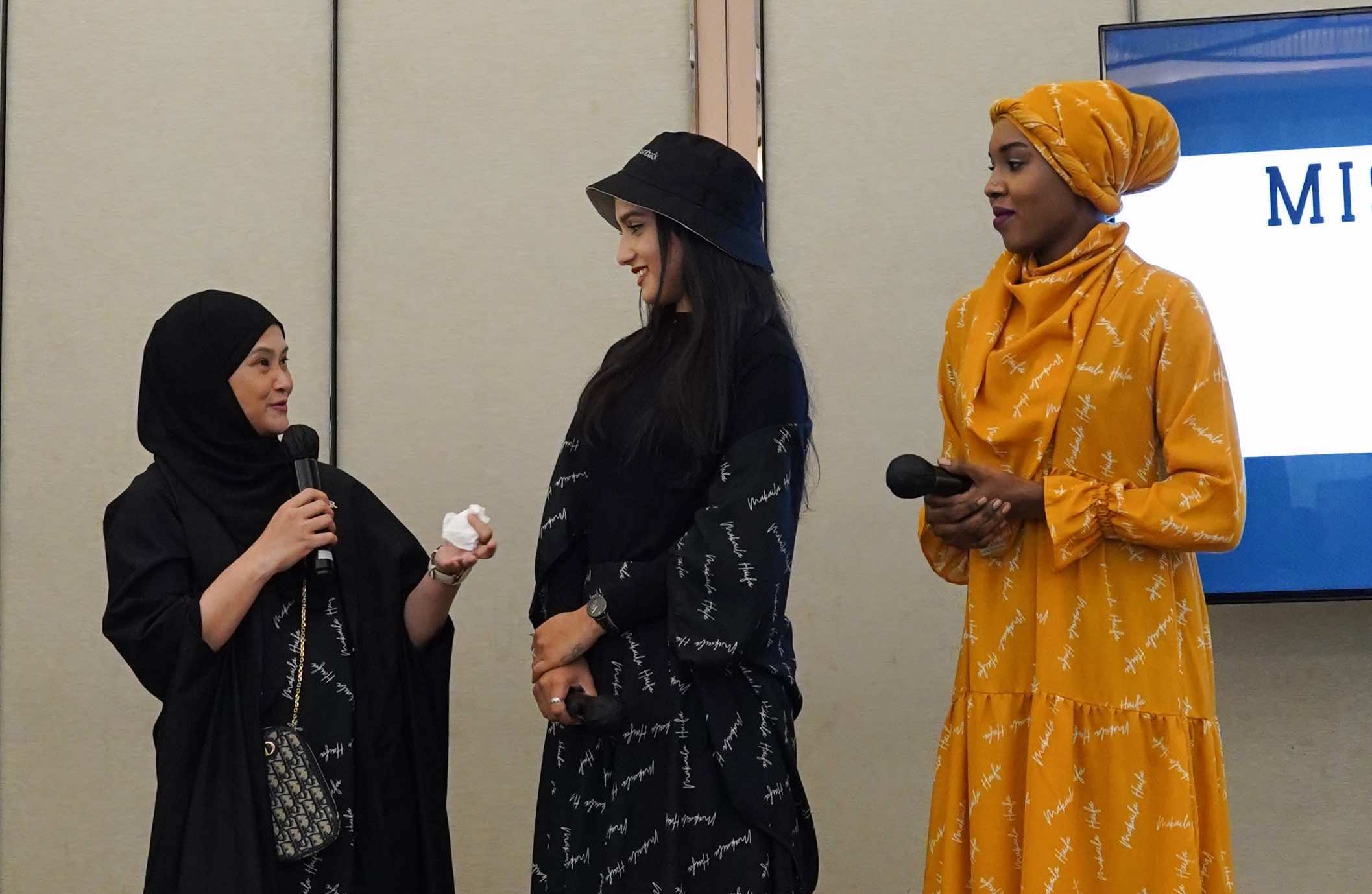 Ling Hida Saeful, left, the founder of Makaila Haifa brand, with Nazanin Ali and Um Muminin (Mishka Project Team)