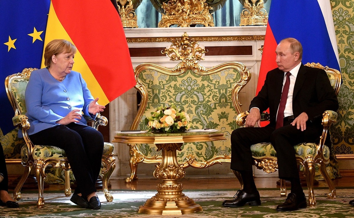 Angela Merkel and Vladimir Putin