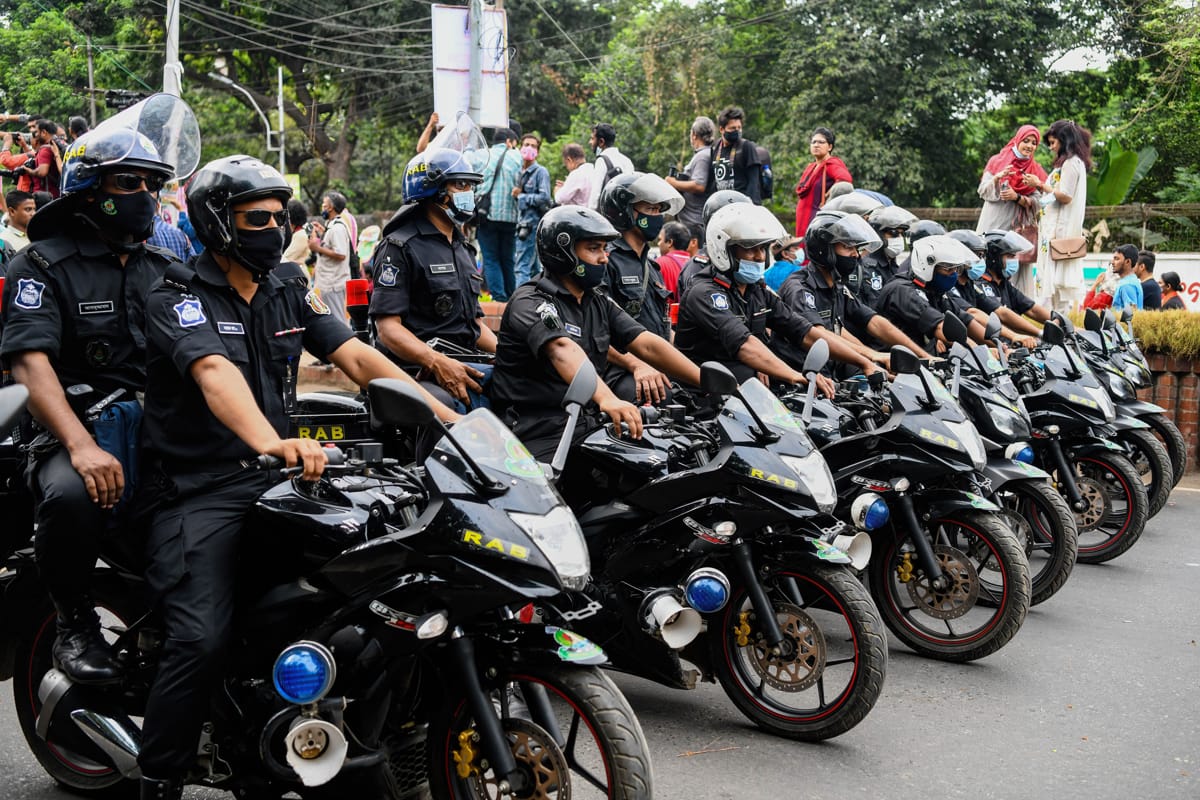 Members of the Rapid Action Battalion, or RAB, in Dhaka (Piyas Biswas via Getty Images)