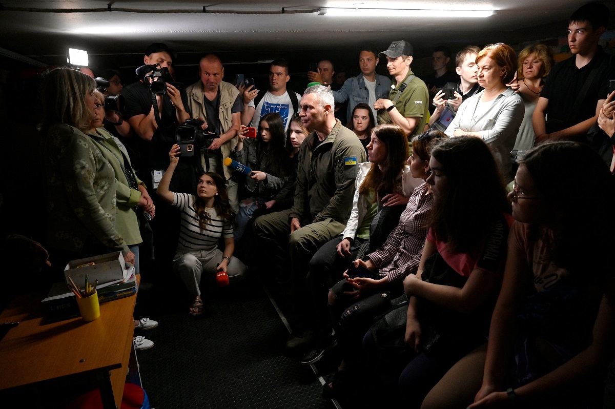 Mayor of Kyiv Vitali Klitschko (C) speaks to people in an underground shelter while air raid sirens are heard in the Ukrainian capital of Kyiv, on June 1, 2023. Russia launched an air attack on Kyiv early June 1, 2023, killing at least three people including a child and bringing fresh terror to the city after a week of strikes. (Photo by Sergei CHUZAVKOV / AFP) (Photo by SERGEI CHUZAVKOV/AFP via Getty Images)