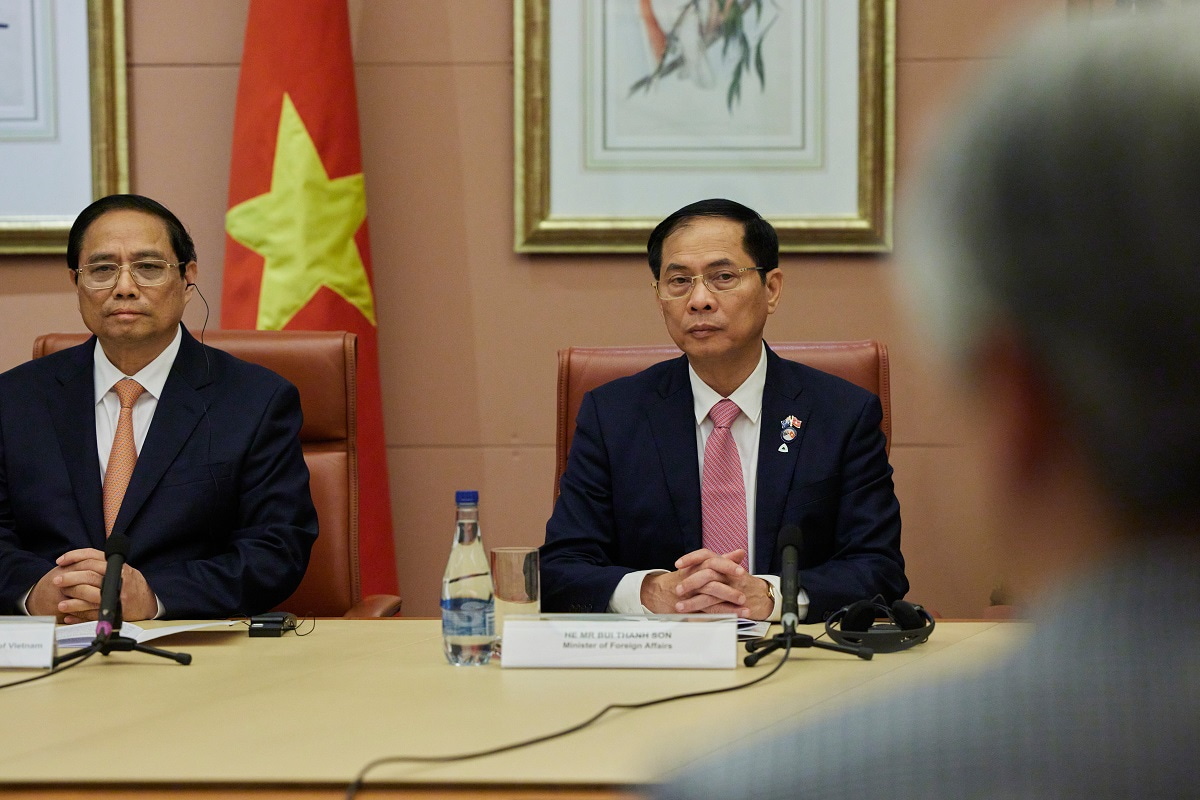 English: Prime Minister of Vietnam Pham Minh Chinh (left) and Foreign Minister of Vietnam Bui Thanh Son at a bilateral meeting and exchange of documents between the Australian government and Vietnamese government at Parliament House, Canberra, Australia on 7 March, 2024. Date	7 March 2024, 10:53:51 Source	multimedia.dfat.gov.au