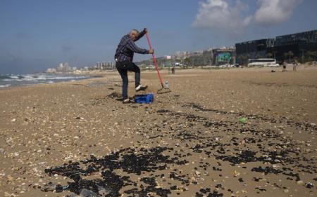 An oil spill nobody owns