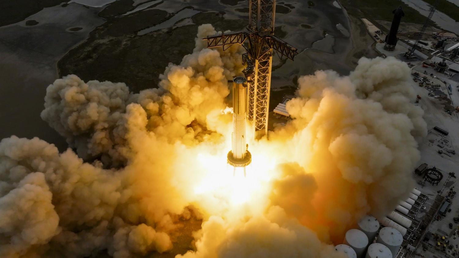 A Starship first-stage prototype known as Booster 7 ignites 31 of its 33 Raptor engines during a "static fire" SpaceX test, 9 February 2023 (SpaceX/Flickr) 