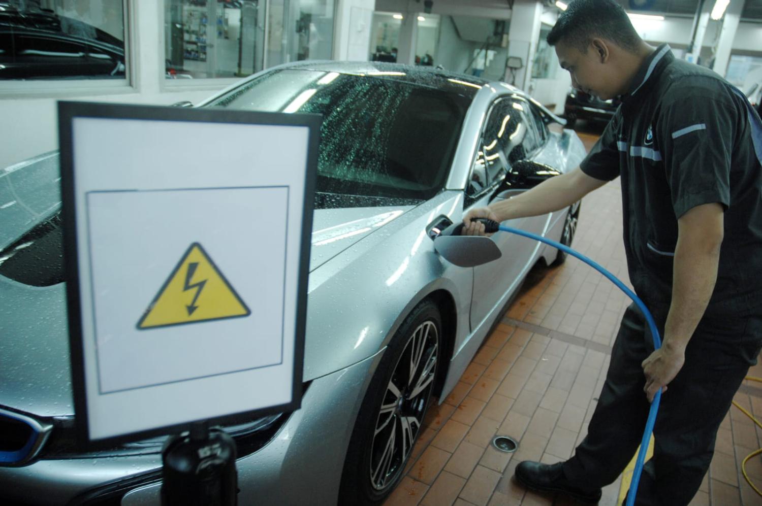 The Indonesian goal is to speed an economic transformation and investment in the upstream and downstream segments of the EVs industry (Dasril Roszandi/NurPhoto via Getty Images)