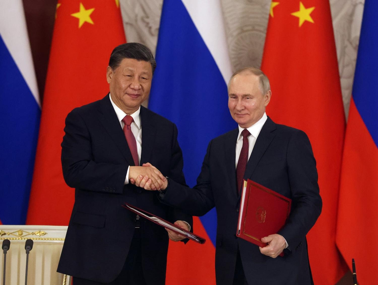 Chinese President Xi Jinping (L) and Russian President Vladimir Putin at the Grand Kremlin Palace, 21 March 2023 (Getty Images)