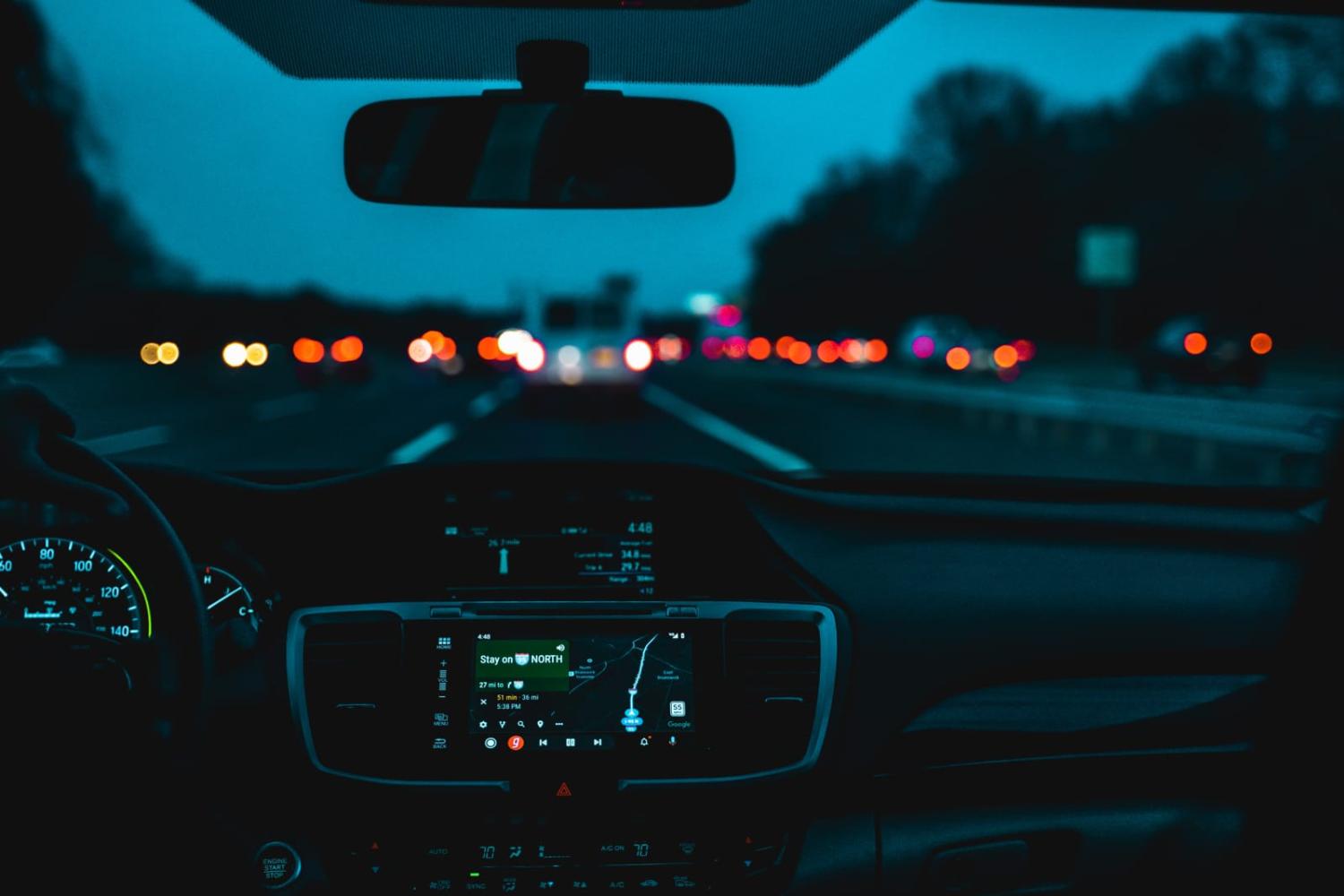 Highway distractions (A n v e s h /Unsplash)