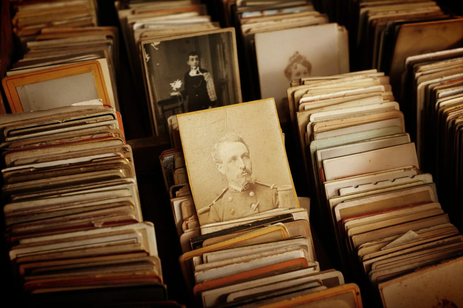 A vintage portrait photography collection in Paris ( Mr Cup/Fabien Barral via Unsplash)