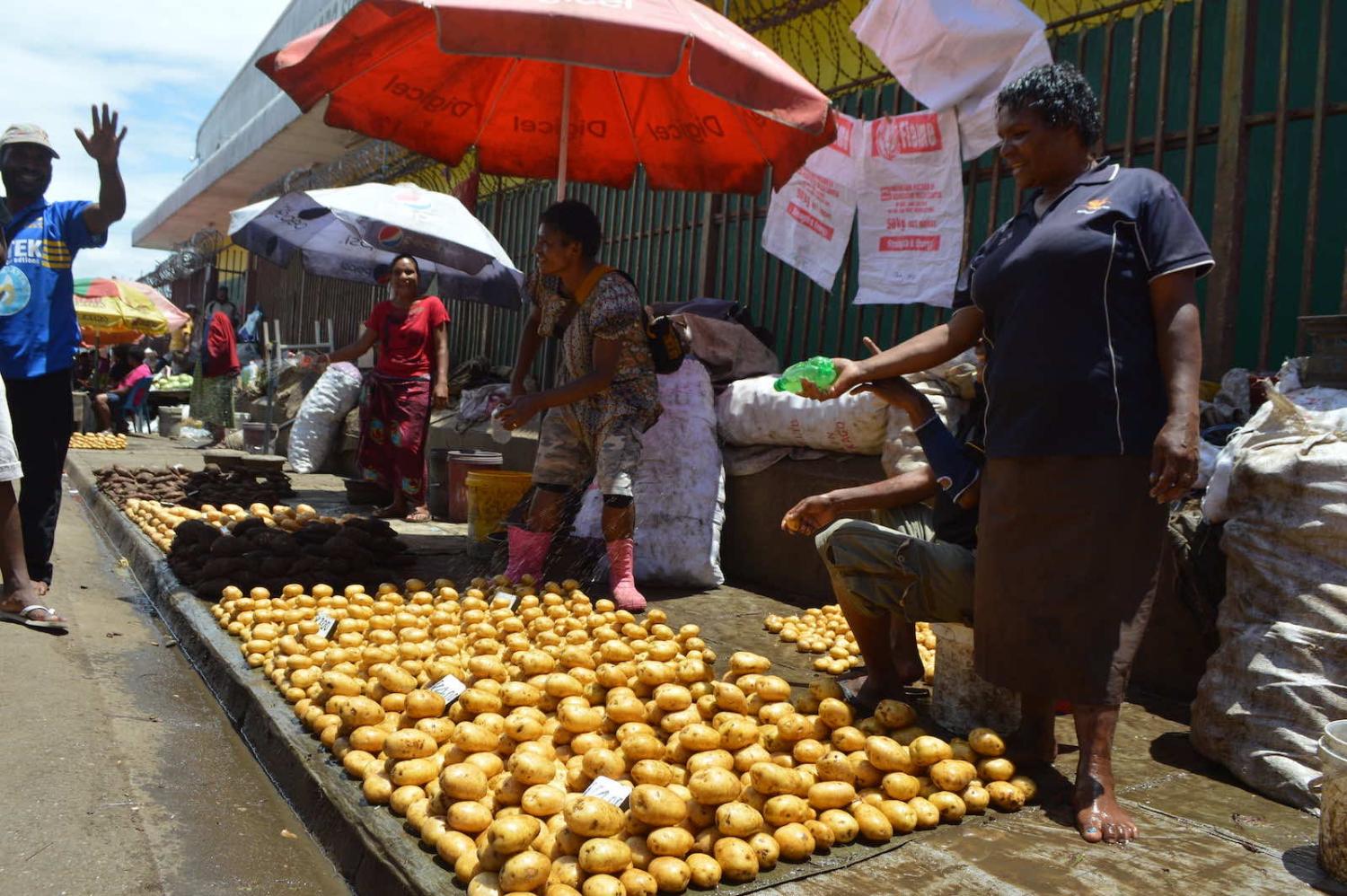 Boroko Market, Port Moresby, Papua New Guinea (ILO Asia-Pacific/Flickr)