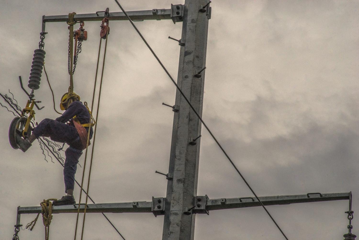 Transmission lines installation in Kimbe, West New Britain, Papua New Guinea (Photo: ADB/Flickr)