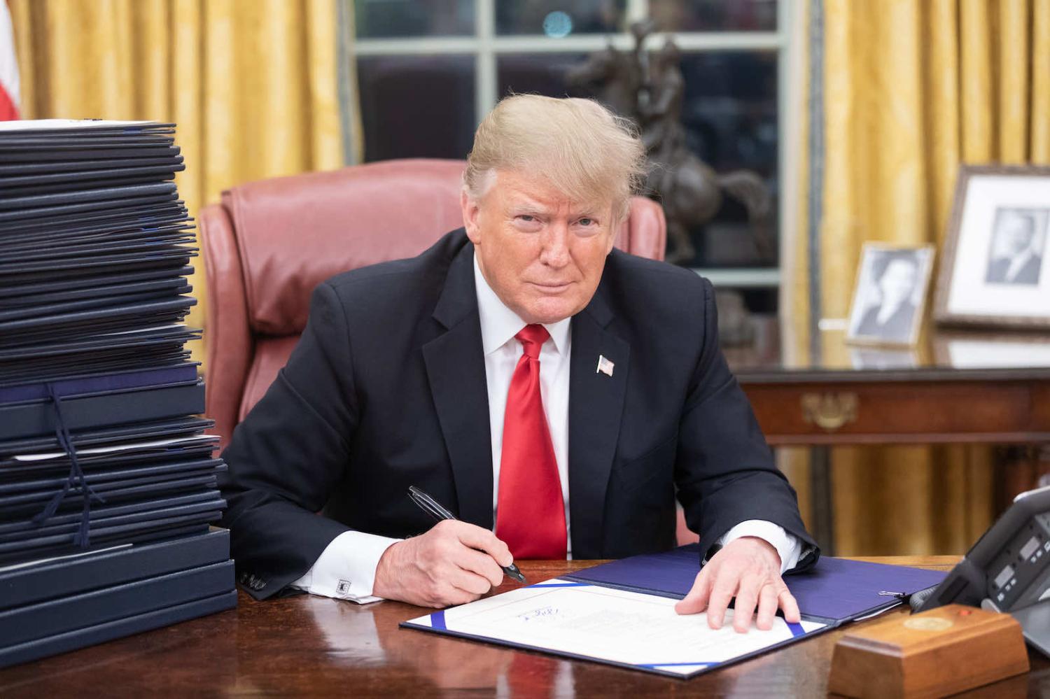 In the Oval Office (Shealah Craighead/Trump White House/Flickr)
