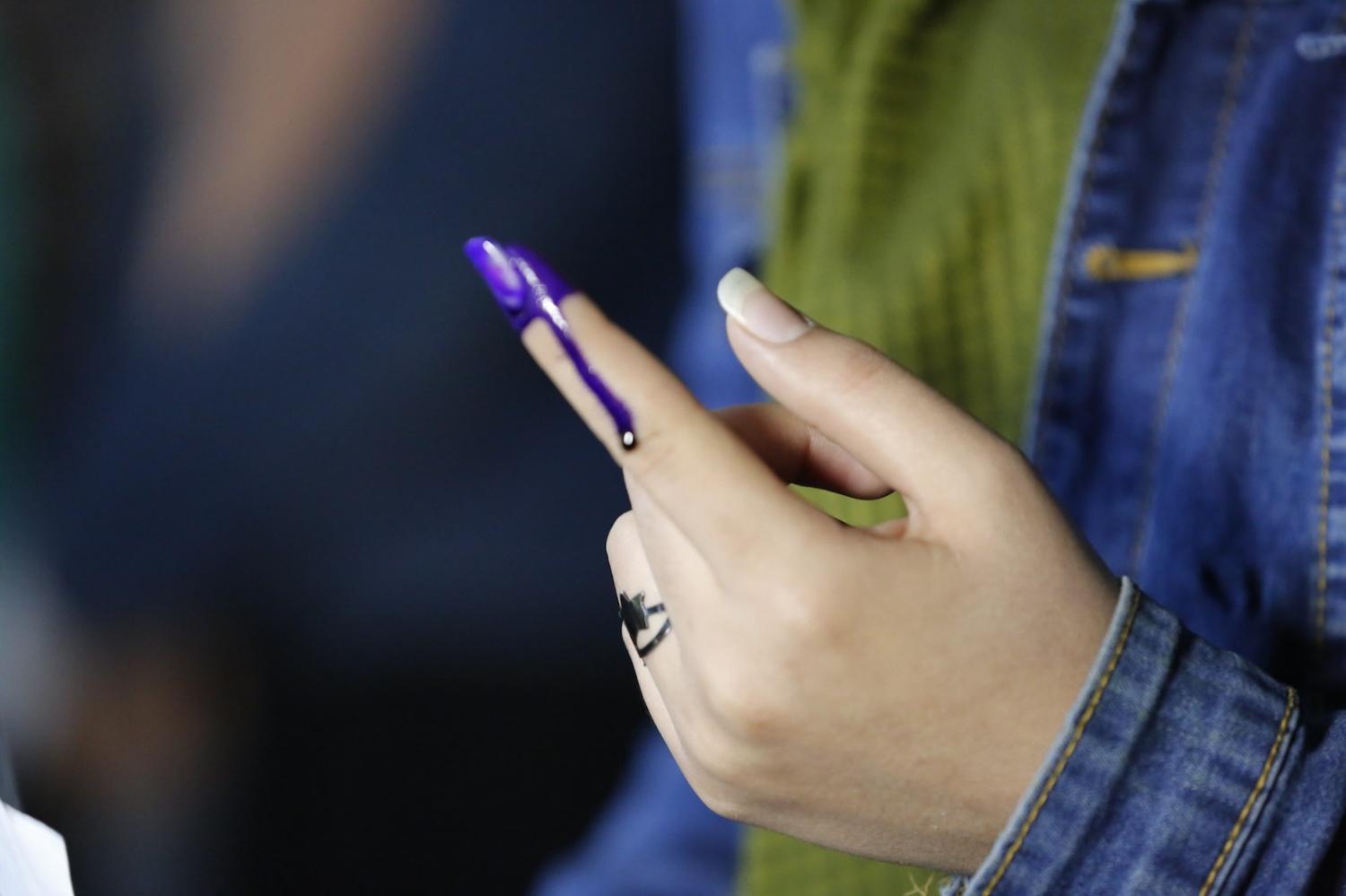 Ink stains the finger of a voter in Kabul, 28 September (Photo: UNAMA/Flickr)