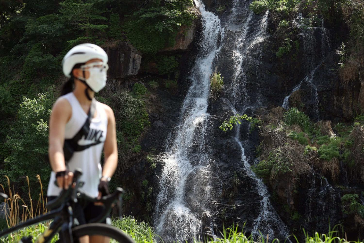An artificial waterfall at Hongjecheon Stream, Seodaemun-gu, Seoul (Koreanet/Flickr)
