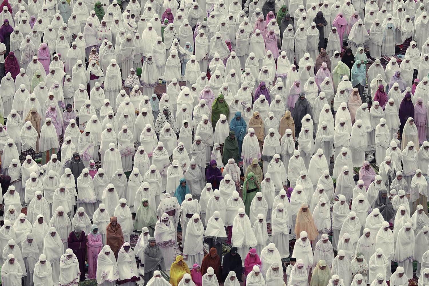 Prayers in Jakarta, Indonesia (Photo: portable soul/Flickr)