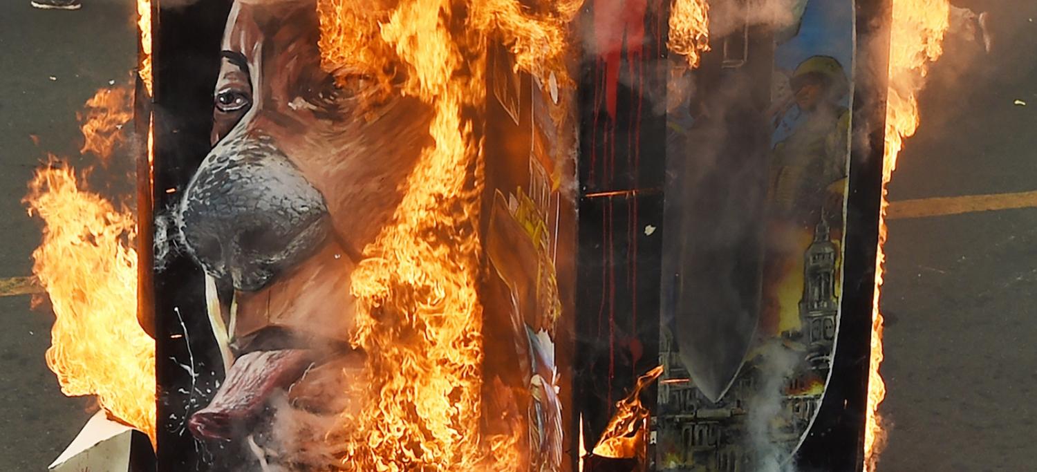 Activists burn portraits of Philippine President Rodrigo Duterte (Photo: Ted Aljibe via Getty)