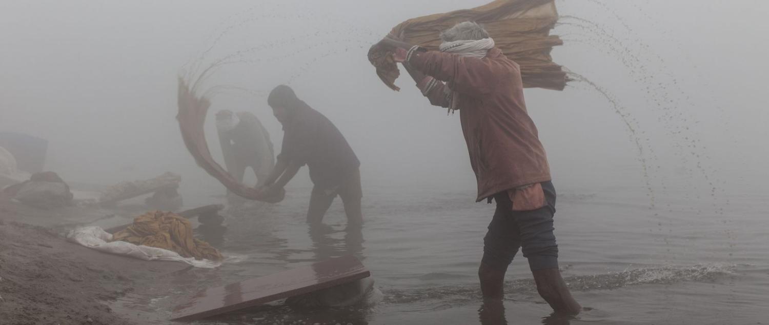 An open air laundry on the banks of the Yamuna River amid heavy fog and smog conditions (Photo: Xavier Galiana via Getty)