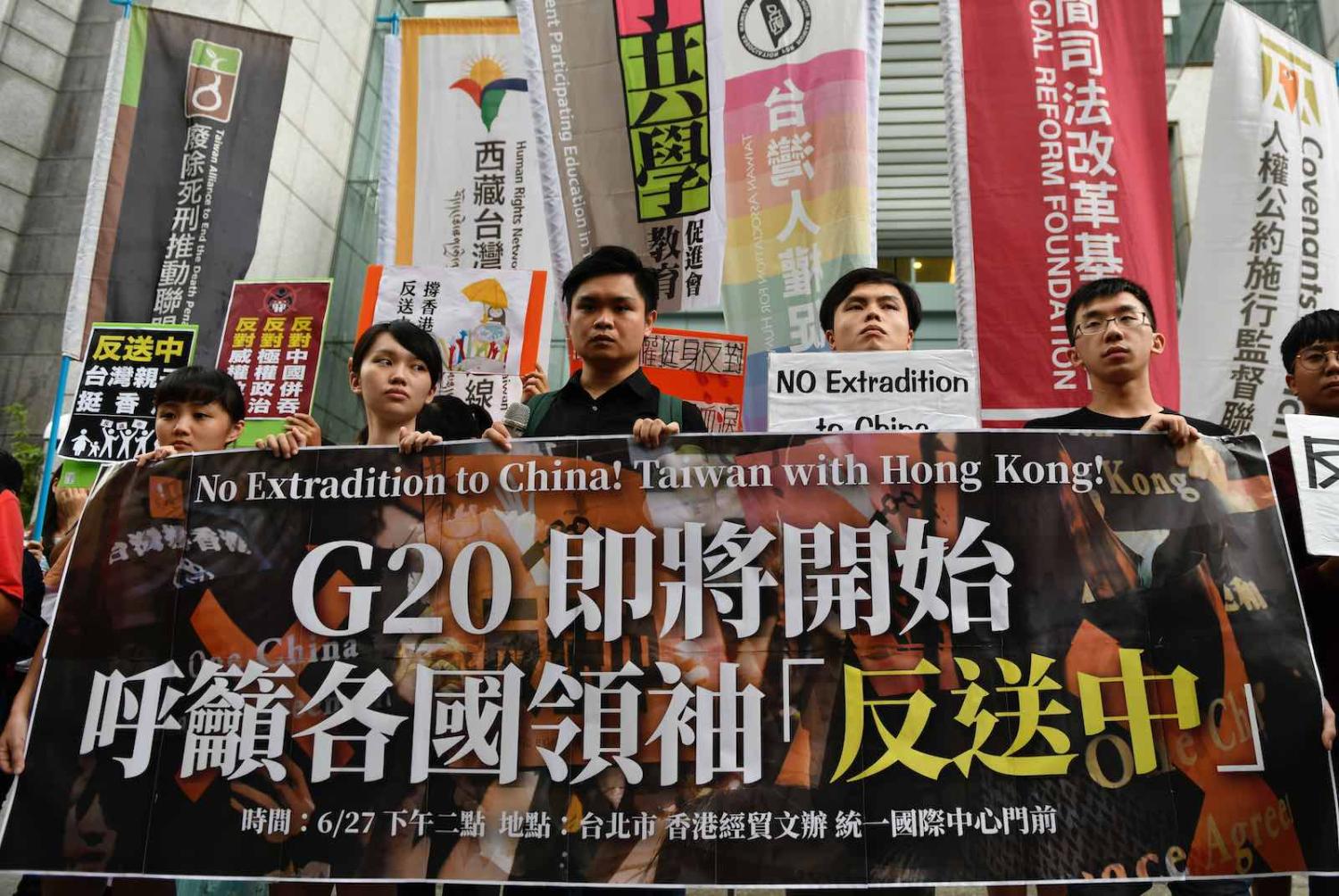 Standing in Taipei in solidarity with Hong Kong (Photo: Sam Yeh via Getty)