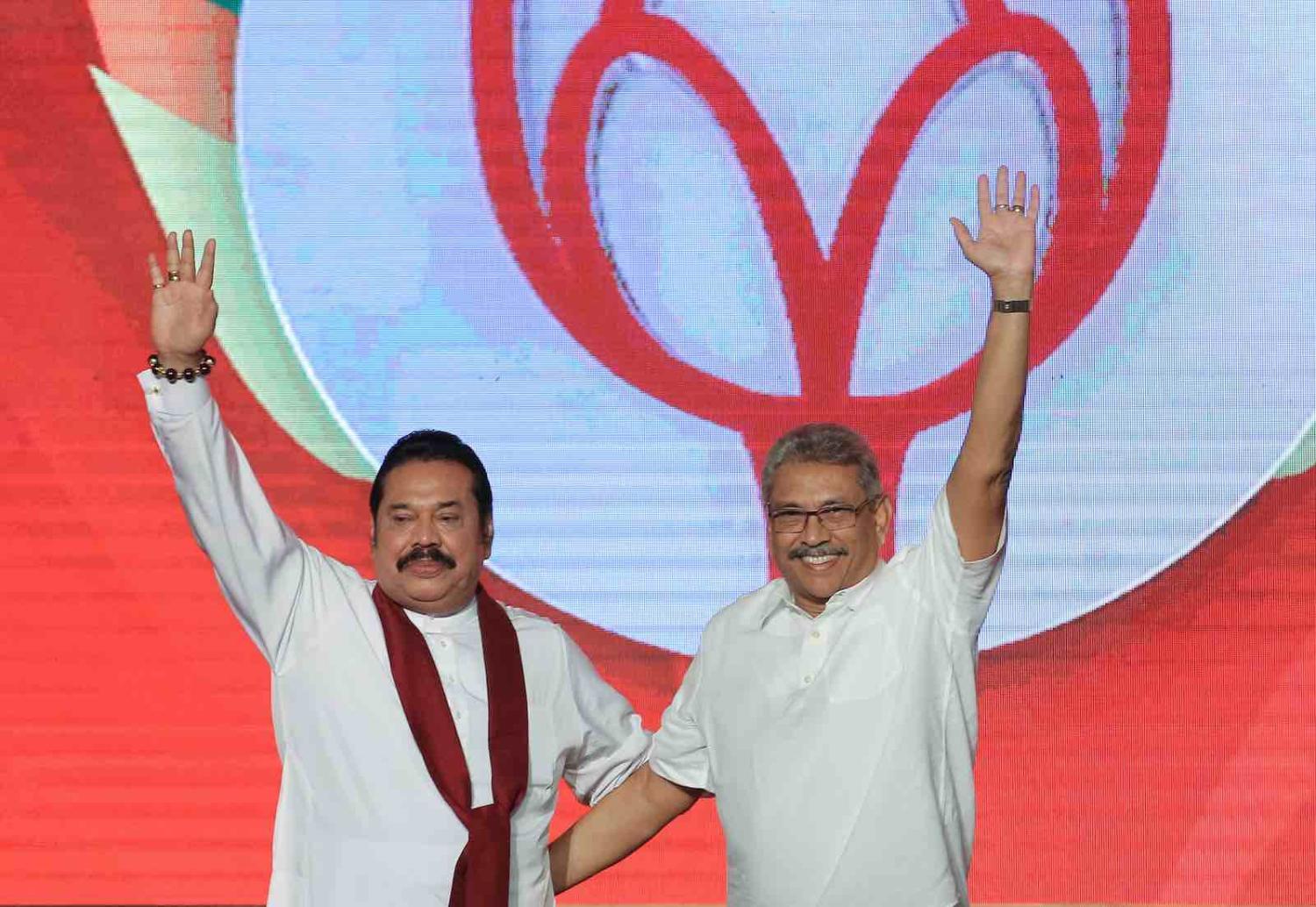 Former Sri Lankan president Mahinda Rajapaksa (L) with brother and presidential candidate Gotabaya Rajapaksa, Colombo, Sri Lanka, 11 August 2019. (Photo: Tharaka Basnayaka via Getty)