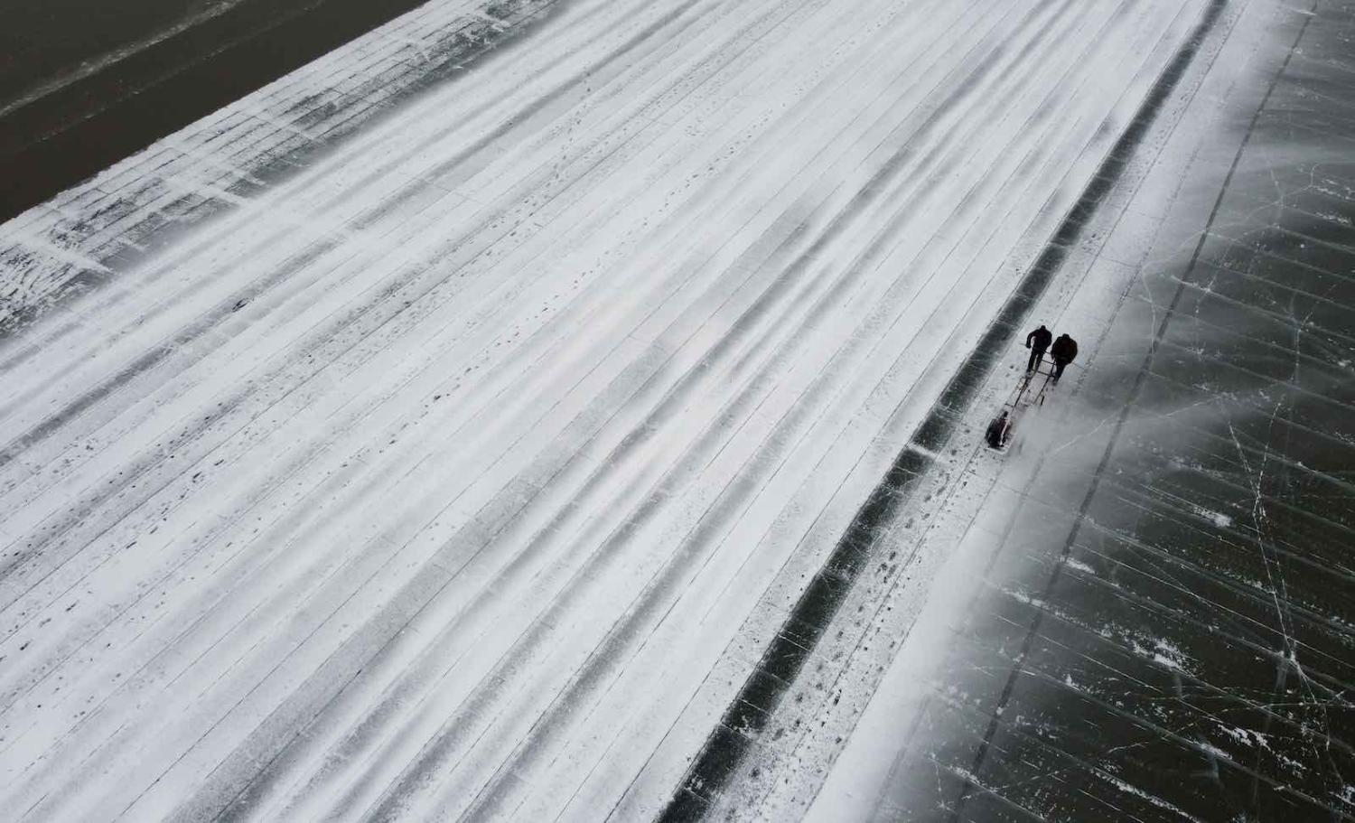 Cutting ice blocks from the frozen Songhua river in Harbin, China’s northeastern Heilongjiang province, December 2019 (Noel Celis/AFP via Getty Images)
