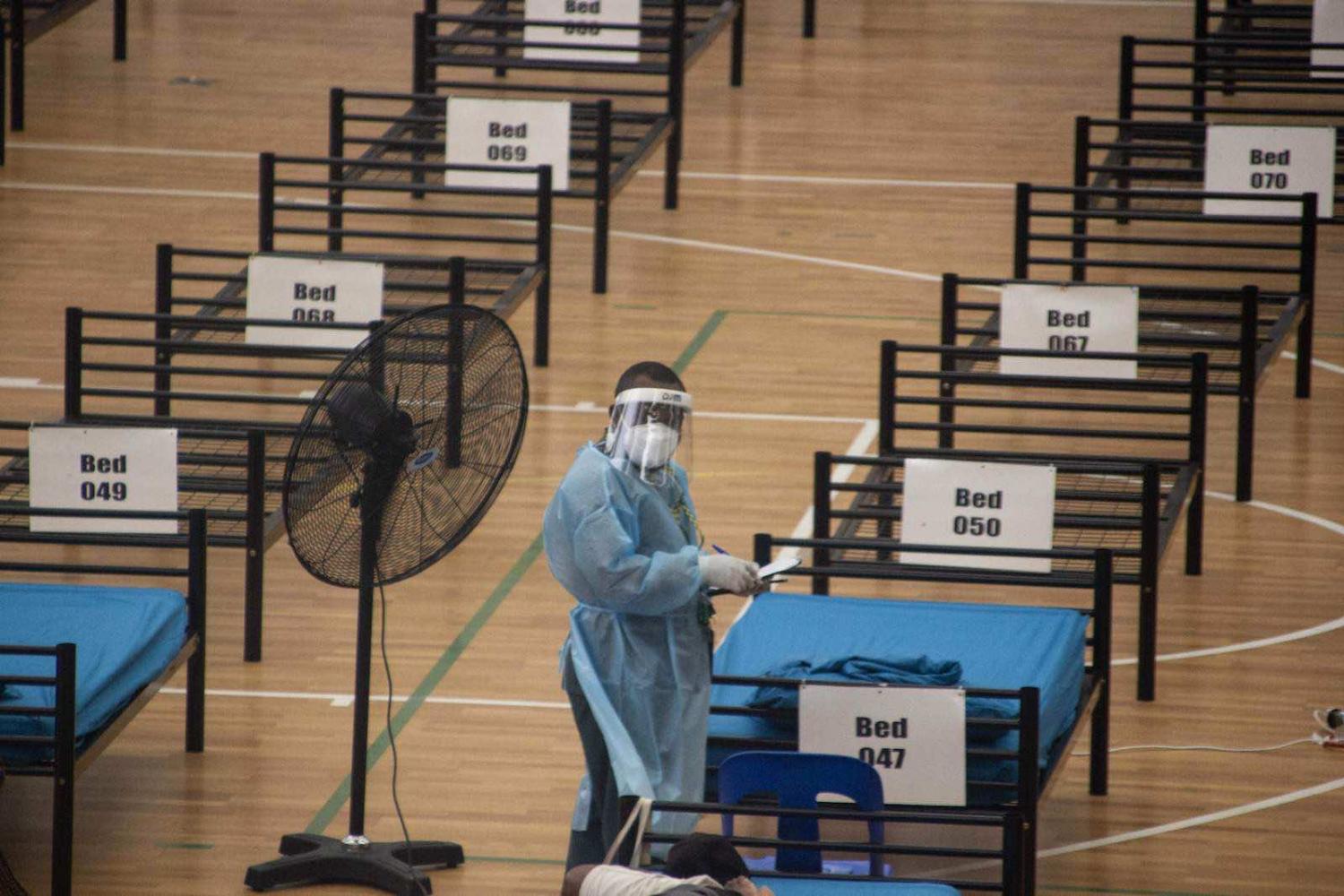 Preparing beds for new patients at a makeshift Covid-19 hospital in Port Moresby on 9 October 2021 (Andrew Kutan/AFP via Getty Images)
