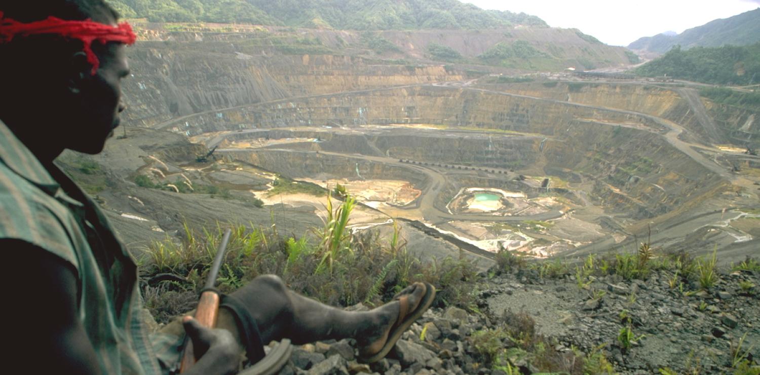 Overlooking Panguna mine circa 1997 (Photo Alex Smailes via Getty)