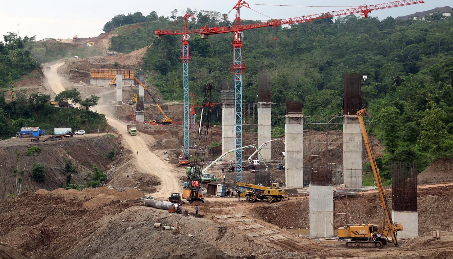 Highway construction in Semarang, Indonesia. (Photo: Dimas Ardian/via Getty Images)