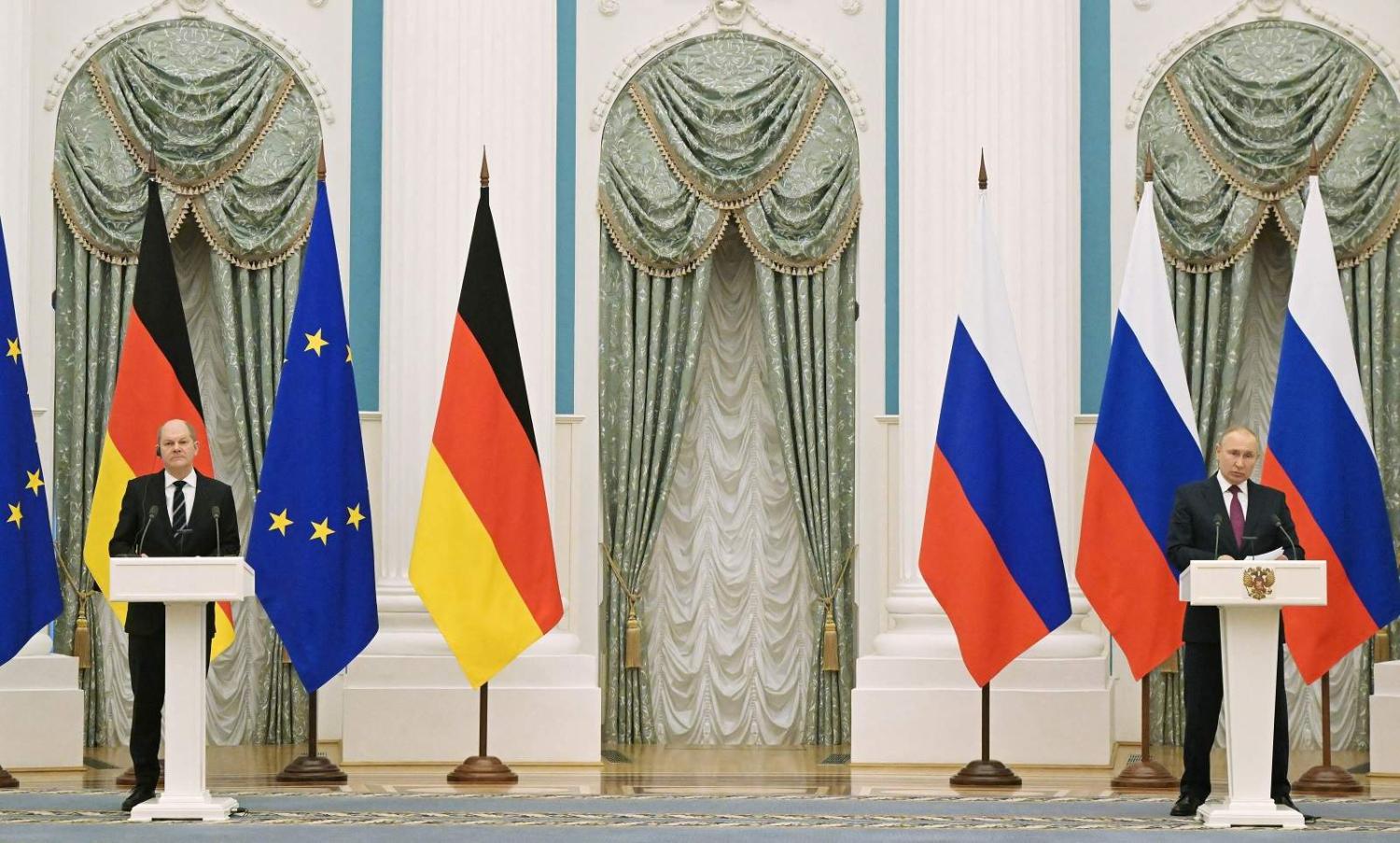 German Chancellor Olaf Scholz (L) and Russian President Vladimir Putin attend a press conference following their meeting over Ukraine security at the Kremlin, Moscow, 15 February 2022 (Mikhail Klimentyev/Sputnik/AFP via Getty Images)