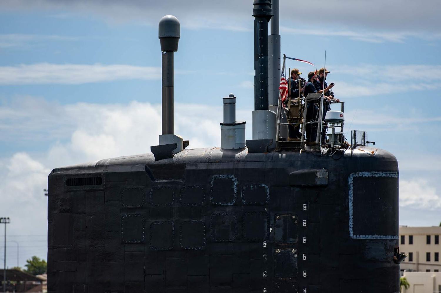 The Virginia-class nuclear-powered fast-attack submarine USS Illinois departs for Indo-Pacific deployment, 30 March 2021 (MCS Michael B Zingaro/US Navy/Flickr)